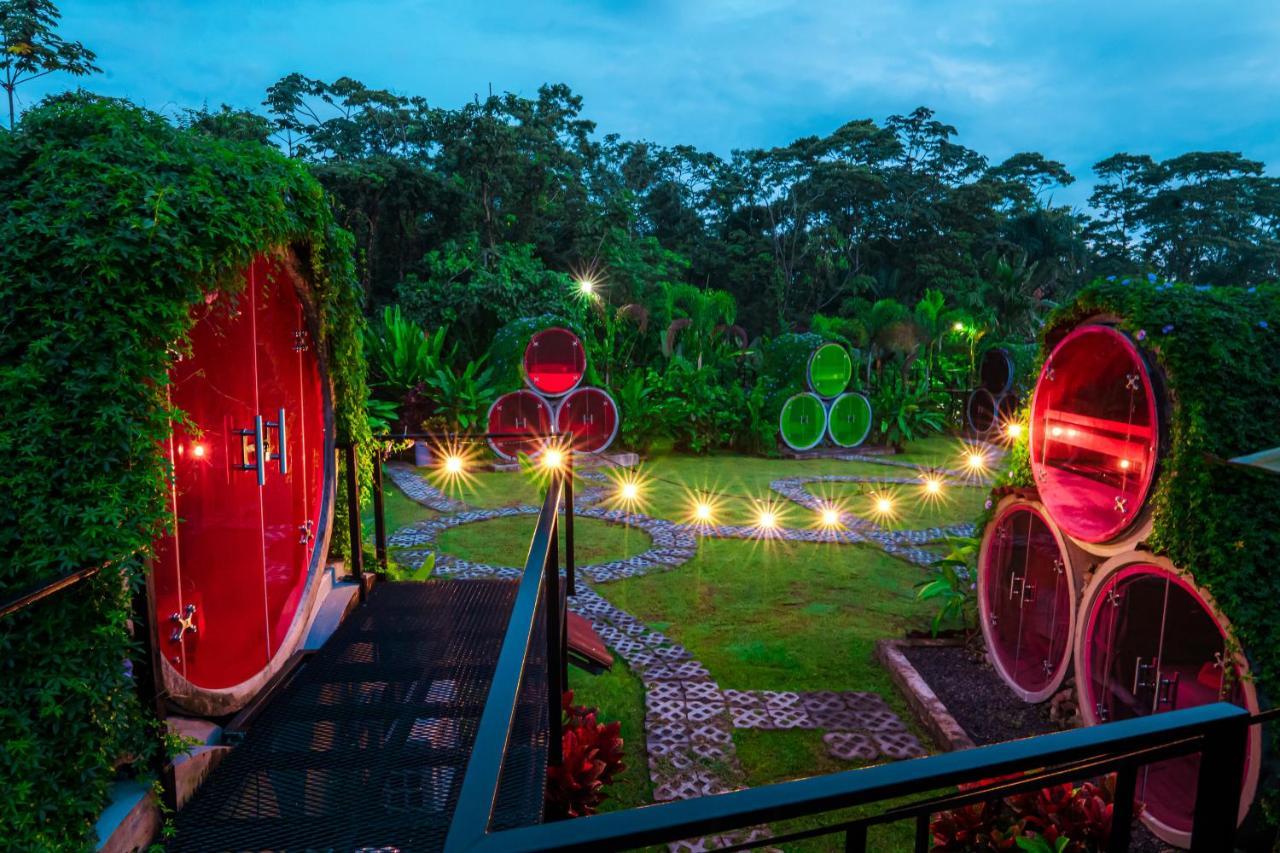 Arenal Backpackers Resort La Fortuna Exterior foto The resort's "Wine Bar"