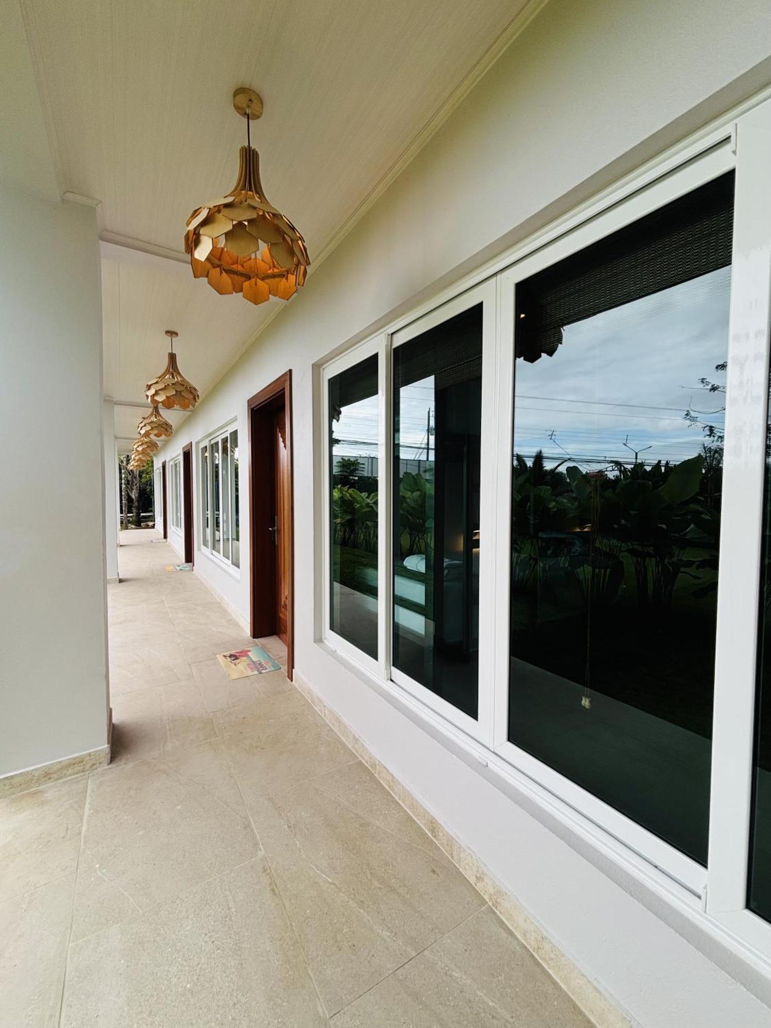Arenal Backpackers Resort La Fortuna Exterior foto A corridor at the University of the South Pacific